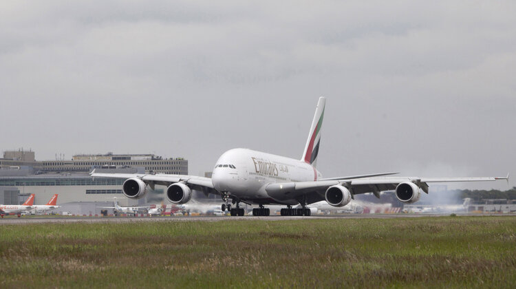 Osiem codziennych połączeń Emirates do Londynu Airbusem A380 transport, turystyka, wypoczynek - 