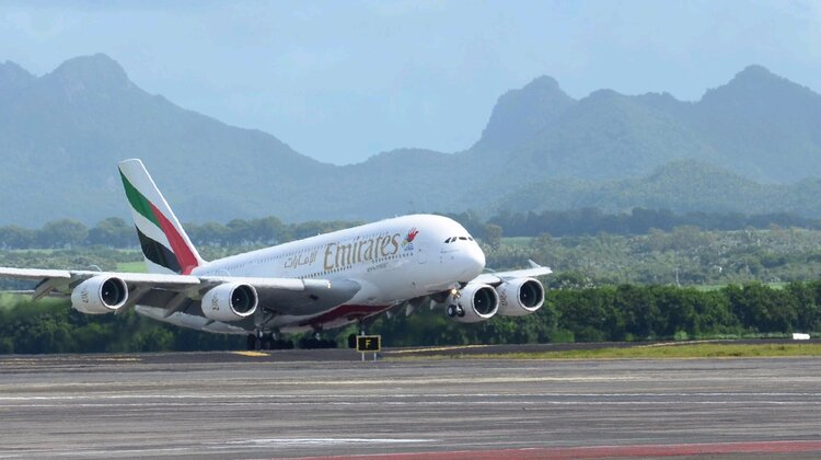 Azjatyckie kierunki w najnowszej promocji Emirates nowe produkty/usługi, transport - Dubaj, ZEA, 29 października 2015 r. – Emirates uruchomiły właśnie promocję dla pasażerów z Polski na loty w wybranych azjatyckich kierunkach, m.in. do Dubaju, Tajlandii, na Malediwy, Mauritius czy Seszele. Oferta specjalna potrwa do 7 listopada br. i dotyczy lotów w klasach ekonomicznej i biznes od 13 listopada do 17 marca 2016 r. 