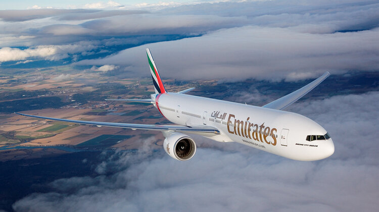 Większy samolot Emirates na trasie do Zambii i Zimbabwe transport, turystyka, wypoczynek - 