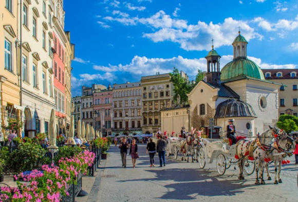 Novotel Kraków Centrum z konkursem w Radiu Kolor Turystyka, BIZNES - Wiele osób twierdzi, że Dzień Kobiet powinien być obchodzony cały rok, natomiast nie zawsze jest to możliwe. Hotel Novotel Kraków Centrum zorganizował na antenie Radia Kolor konkurs, w którym do wygrania jest romantyczny weekend dla dwojga w Krakowie.