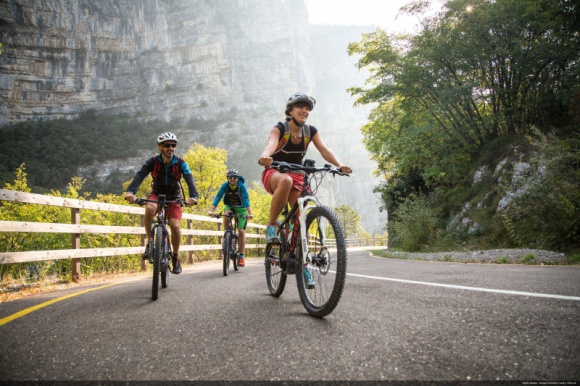 Trentino: trasy rowerowe godne polecenia Turystyka, BIZNES - W Trentino, północnej prowincji Włoch, jest 431 km ścieżek rowerowych, co sprzyja aktywnemu wypoczynkowi. Poniżej przedstawiamy 5 tras rowerowych, wśród których adepci kolarstwa, bez względu na poziom zaawansowania, znajdą coś dla siebie.
