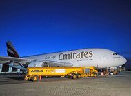 Emirates z radością witają pierwszy z trzech Airbusów A380, które miały zostać dostarczone w grudniu